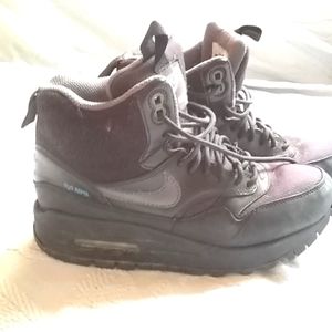 Nike Air max high tops size 5 in black